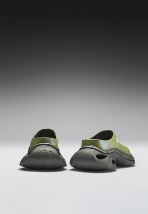 Rang 2: Koi Footwear - LIME WAVES CHUNKY SLIP ON SHOES - Natikače