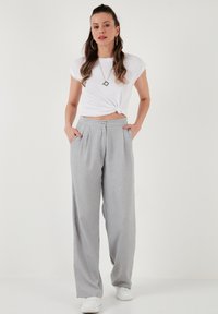 LELA REGULAR FIT - Bukser - grey
