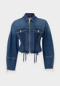 Τζιν μπουφάν με φερμουάρ και κουμπιά σε χρυσό, κορσέ στο μπροστινό μέρος, μακριά μανίκια με φερμουάρ στις μανσέτες, και μυτερό γιακά.