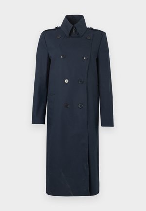 Trenci bleumarin cu dubla închidere, guler structurat, mâneci lungi și nasturi negri. Dispune de buzunare laterale și are o siluetă curată.