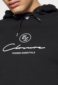 CLOSURE London SIGNUM HOODY - Camisola - black