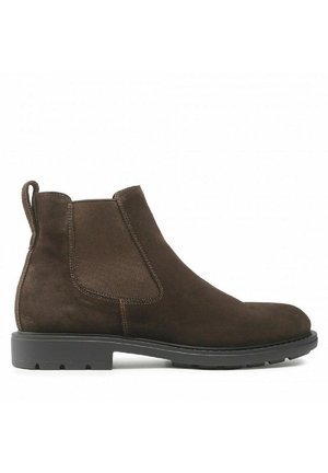 Stivali ankle in suede marrone con punta tonda, pannelli elasticizzati ai lati e una linguetta sul retro. Suola in gomma spessa e texturizzata.