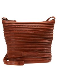 Hnědá kožená crossbody taška s plisovaným designem, zipovým zavřením a nastavitelným popruhem. Disponuje texturovaným povrchem a značkovou nášivkou.