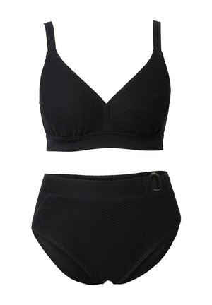 Zwarte tweedelige badpak van gestructureerde stof, met driehoekige cups bovenaan en high-waisted broekje met een klein gespsdetail aan de zijkant.