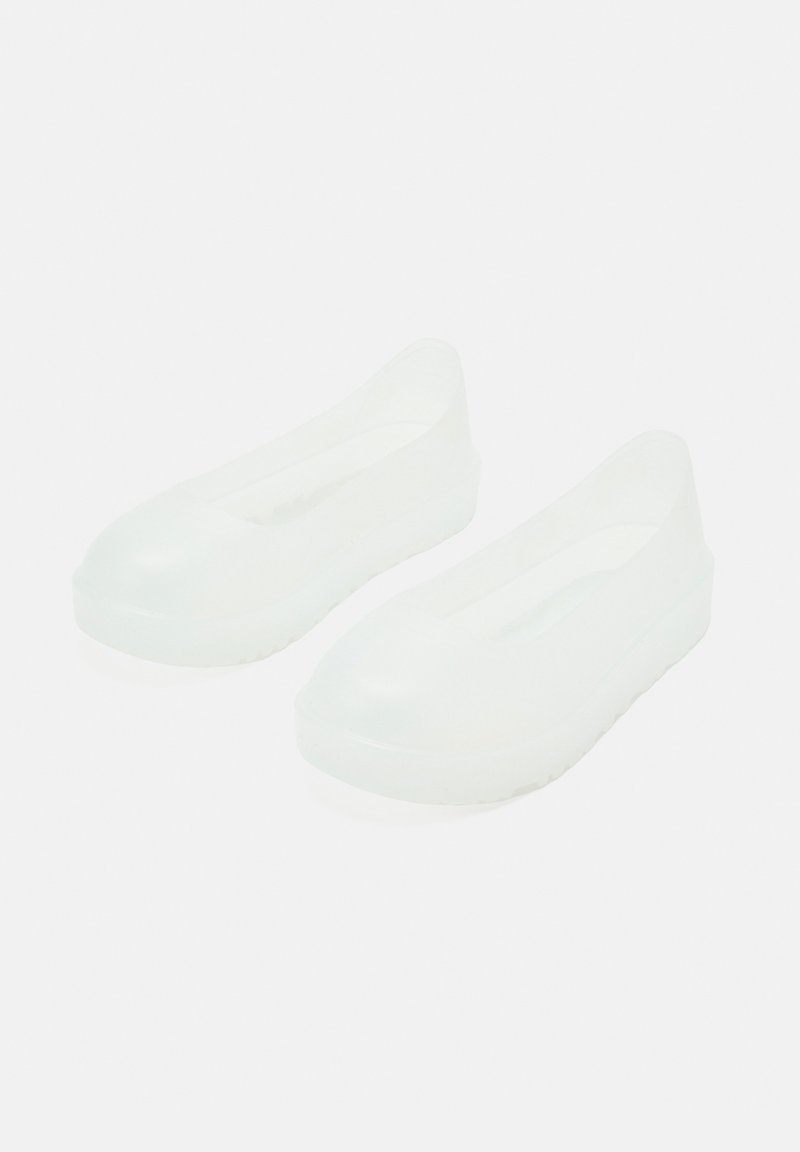 Przezroczyste klapki wykonane z materiału przypominającego gumę; zaokrąglony czubek, krótki fason, teksturowana podeszwa dla lepszej przyczepności. Kolor: przezroczysty.