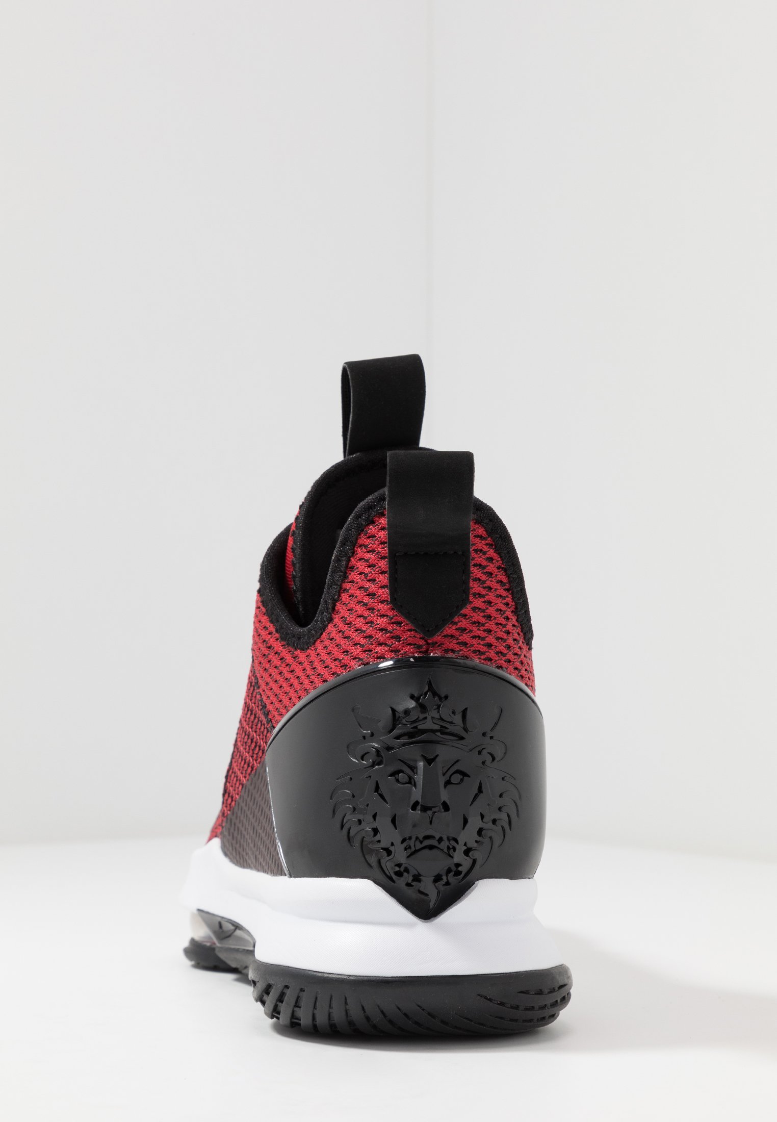 Nike Performance LEBRON WITNESS IV - Basketballsko - black/gym red/university red Nike Performance LEBRON WITNESS IV - Basketballsko - black/gym red/university red