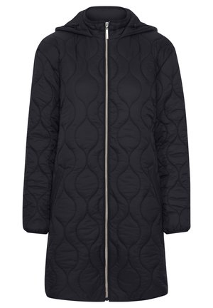 Cappotto trapuntato nero con cappuccio e zip centrale, caratterizzato da un motivo testurizzato e tasche laterali, realizzato in un materiale leggero e isolante.