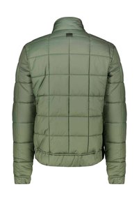 Oliwkowa puchowa kurtka o pikowanym wzorze, z wysokim kołnierzem i elastycznymi mankietami, wykonana z gładkiego syntetycznego materiału.