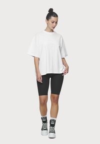 Pegador GABI HEAVY OVERSIZED TEE - Apdrukāts T-krekls - white