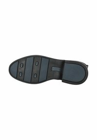 Suela de zapato de vestir negro con secciones de agarre texturizadas en azul y clavos negros circulares en la parte delantera y en el área del talón.