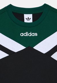 adidas Originals TEE UNISEX - Marškinėliai su spaudiniu - black/collegiate green