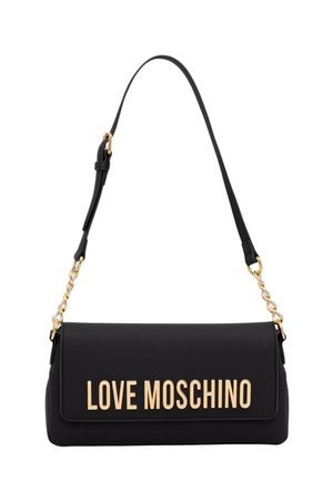 Borsa a tracolla nera rettangolare con catena dorata e tracolla in pelle, con "LOVE MOSCHINO" in grandi lettere dorate sul davanti.