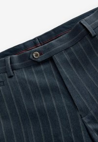 Thumbnail Image 6