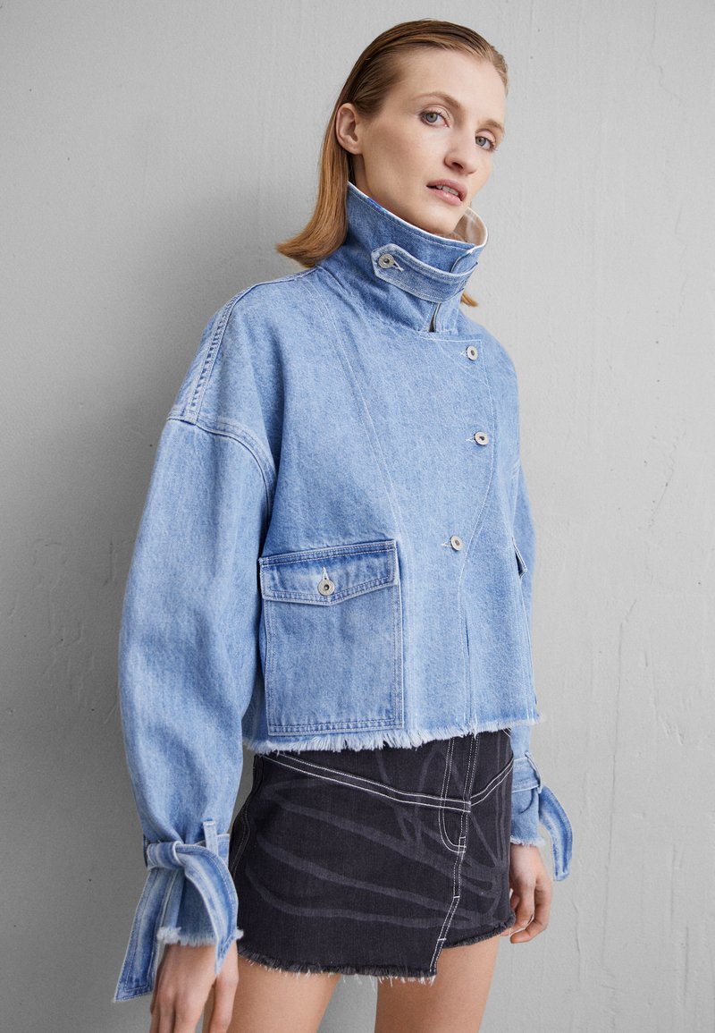 Clear To Rain DOUBLE COLLAR SHORT JACKET Jeansjacke light blue/blau
