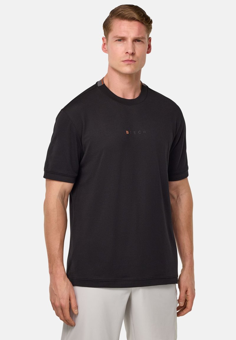 Black short-sleeve T-shirt made of smooth fabric featuring a round neckline and a subtle logo in orange at the chest. Classic fit.