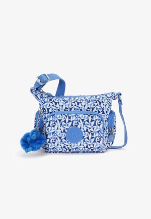 Blå mønstret crossbody taske lavet af stof, med en lynlåslomme, justerbar rem og en blå fyldt gorilla nøglering.