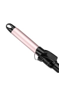 Lockenstab mit einem pinkfarbenen Metallzylinder und schwarzen Akzenten. Verfügt über einen Sicherheitsclip und Temperatureinstellungen am Griff.