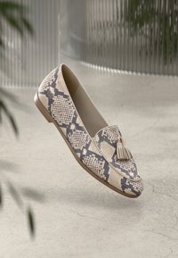 Unausgewählt, beige