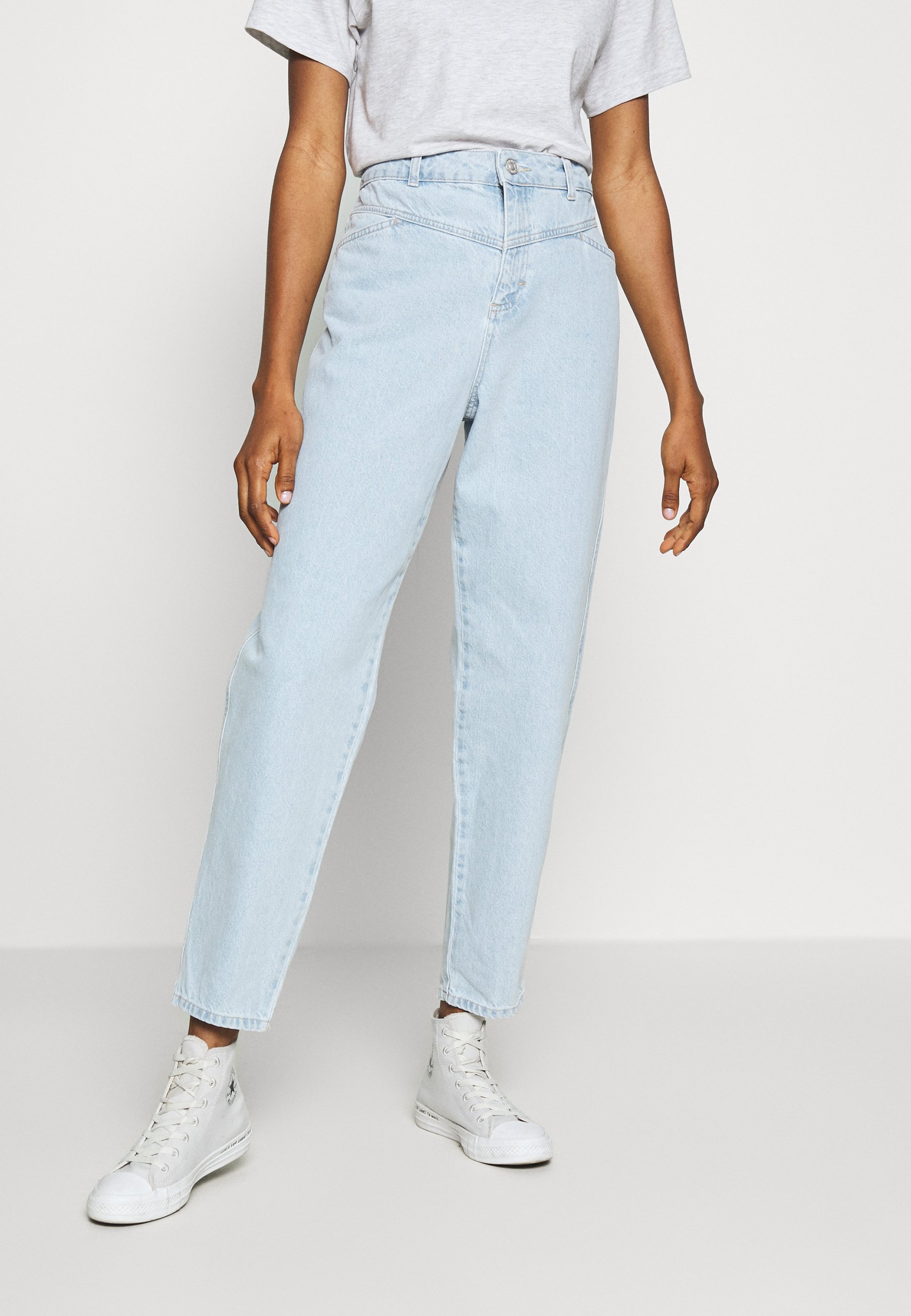 jeans with tapered ankle