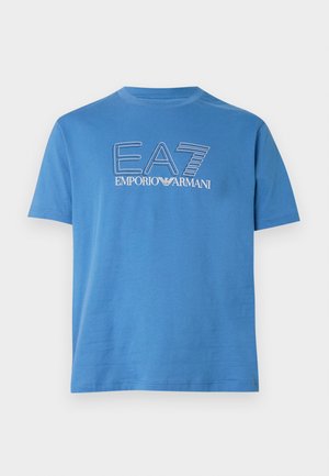 Sinine lühikeste varrukatega ümargakaelusega t-särk, mille rinnal on valge ja ääristatud "EA7 Emporio Armani" logo.
