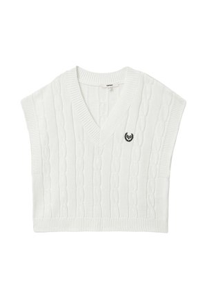 Witte kabelgebreide mouwloze sweater met een V-hals ontwerp. Heeft een geribde zoom en een klein zwart logo. Zachte textuur, boxy vorm.