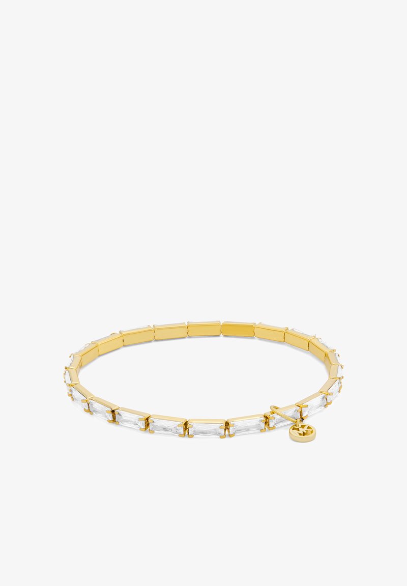 Collar de tono dorado con piedras preciosas rectangulares transparentes que se alternan con eslabones lisos dorados y un pequeño encanto en el cierre.