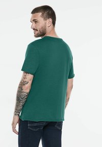 Street One MEN FLAMMGARN - Jednoduché tričko - grün