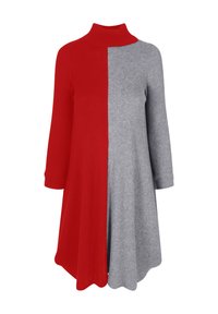 Robe tricotée avec col roulé, design fendu en rouge foncé et gris clair, manches trois-quarts, et silhouette évasée avec texture côtelée.