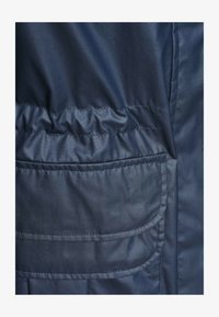 Sélectionné, navy blue