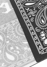 Thug Life BANDANA OVERTHINK - huvudkläde - black