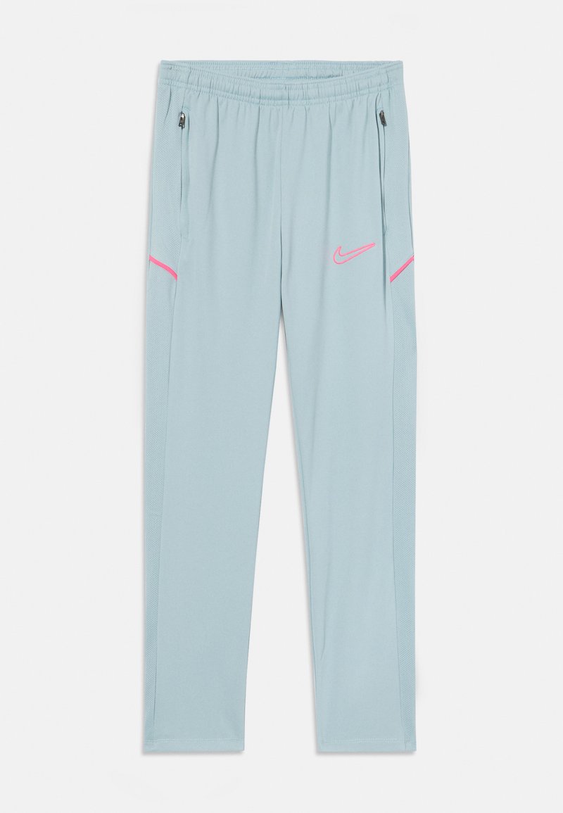 Pantalons de sport bleu clair avec une taille élastique, poches zippées sur les côtés et accents roses sur les poches et le logo. Tissu lisse avec un léger éclat.