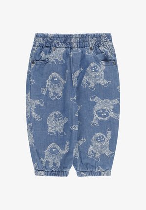 Pantaloni shorts in denim blu con vita elastica, caratterizzati da disegni bianchi di creature pelose in stile cartoon in varie pose, e due tasche laterali.