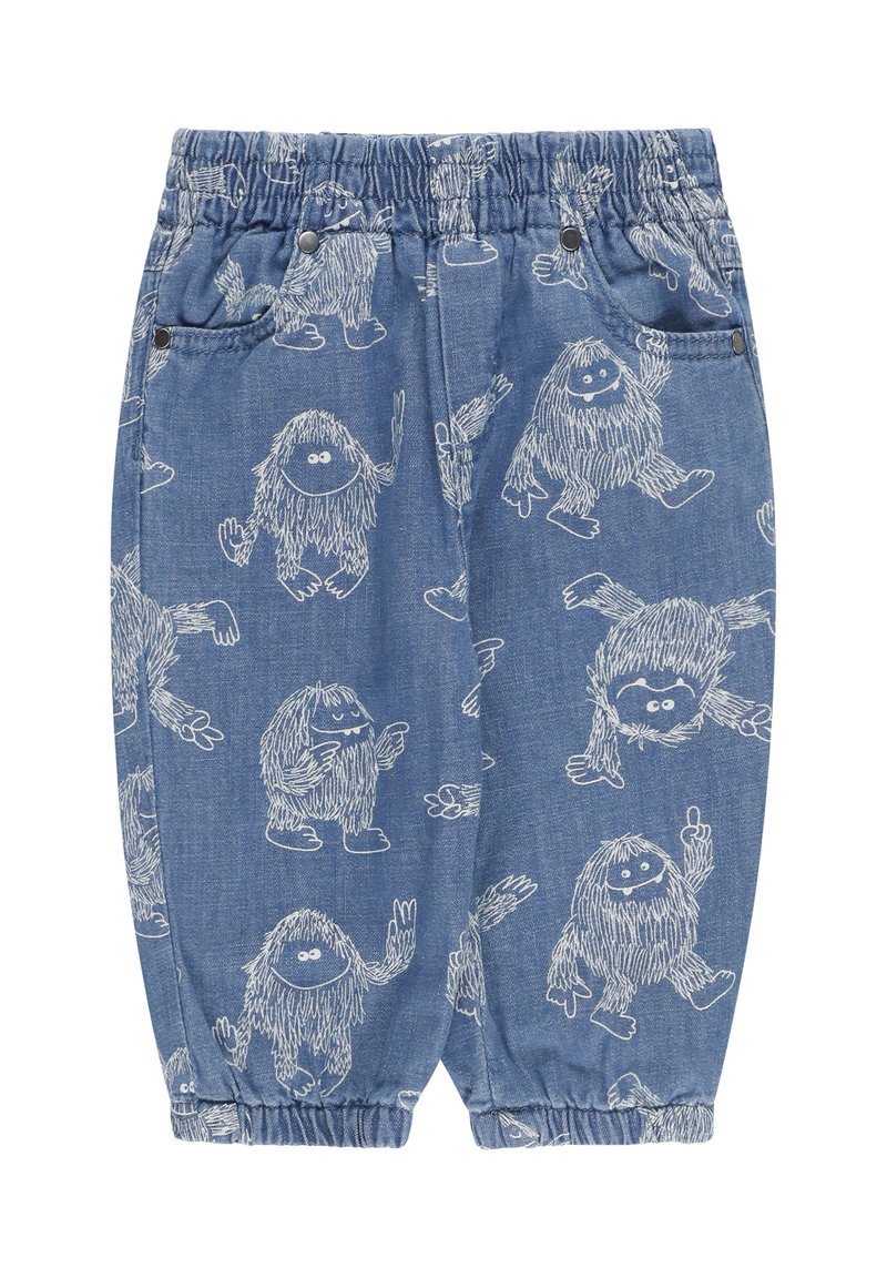 Pantaloni shorts in denim blu con vita elastica, caratterizzati da disegni bianchi di creature pelose in stile cartoon in varie pose, e due tasche laterali.