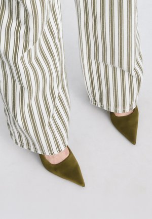 Stradivarius, SCHUHE MIT STILETTOABSATZ 19652870 - High Heel Pumps - green