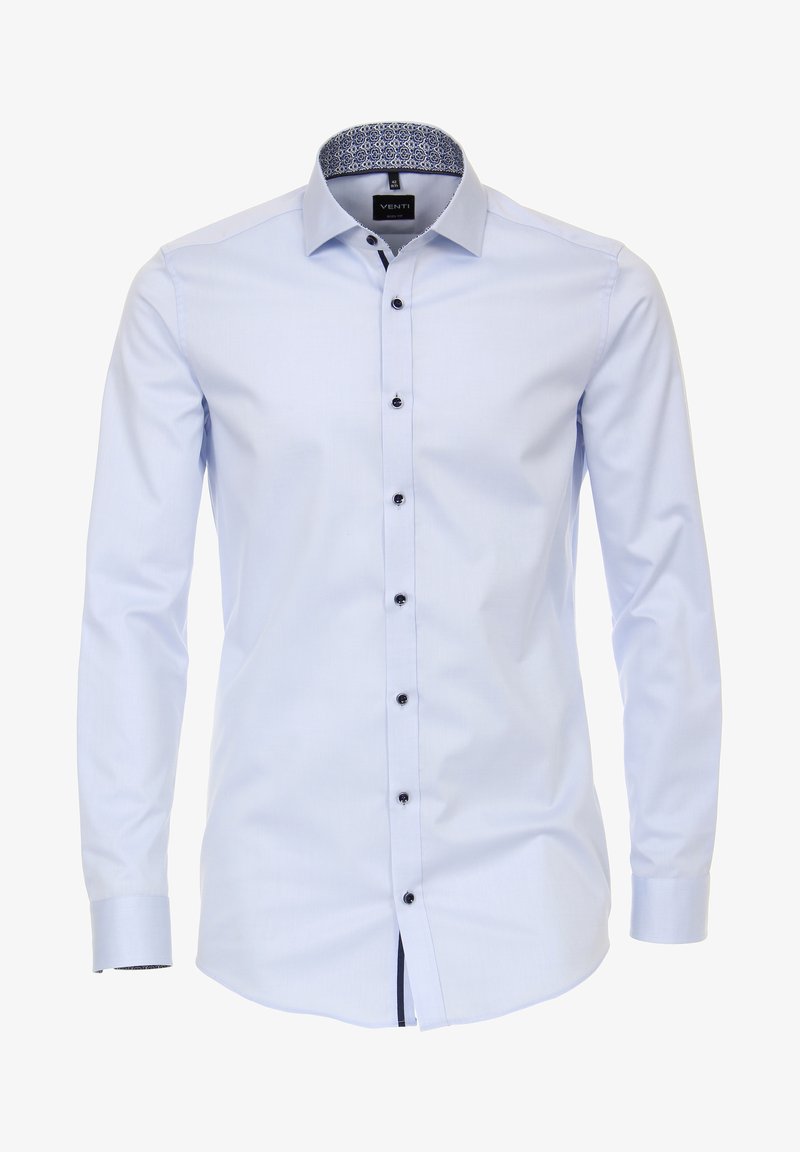 Lichtblauw overhemd met lange mouwen en een patroon in de donkerblauwe binnenkraag. Voorzien van zwarte knopen en een gladde stofstructuur.