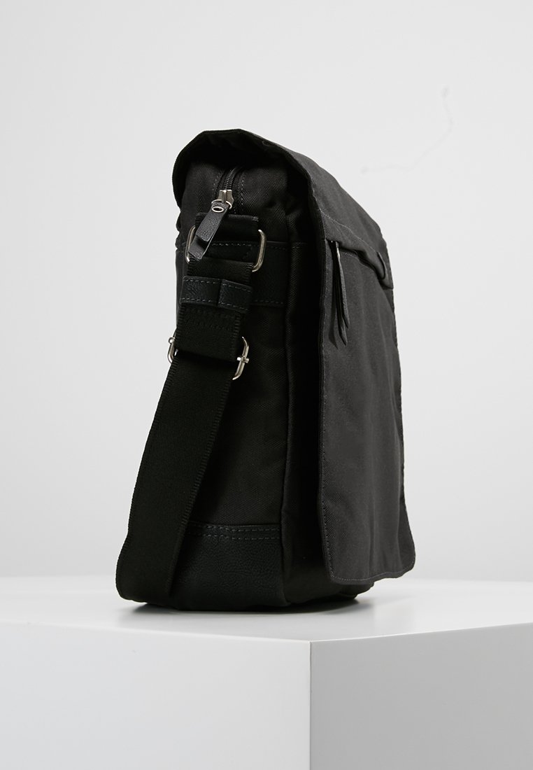 TOM TAILOR SIMON Axelremsväska black Zalando.se TOM TAILOR SIMON Ryggsäck blacksvart Zalando.se