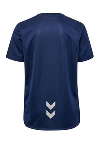 T-shirt de sport bleu foncé à manches courtes, col rond et finition texturée. Présente trois chevrons gris clair au dos.