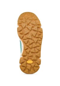 Sola della scarpa con tasselli in gomma triangolari di varie dimensioni e un logo giallo Vibram vicino al tallone su uno sfondo bianco.