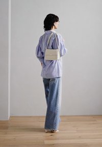 Anna Field Skulderveske - off-white