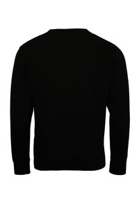 Sweatshirt noir à manches longues, col rond et poignets côtelés. Design simple ; fabriqué en tissu doux et texturé. Pas de logos ni de motifs visibles.