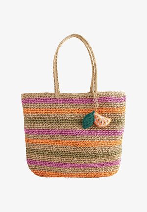 Tkany słomiany torba na ramię z poziomymi różowymi, pomarańczowymi i zielonymi paskami, ozdobiona koralikowym plasterkiem pomarańczy i zielonym listkiem przy uchwycie.