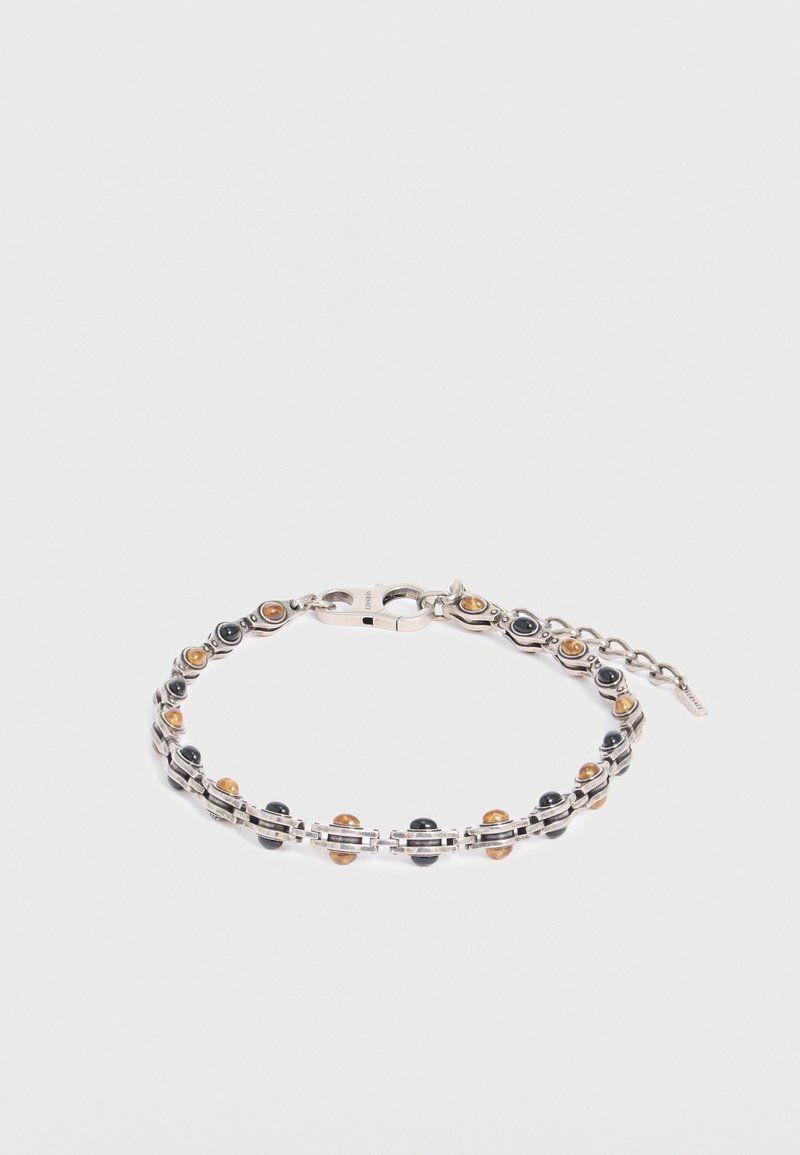 Bracelet en argent avec des petites pierres rondes noires et ambres alternées, reliées par de fines barres métalliques et un fermoir avec une chaîne réglable.