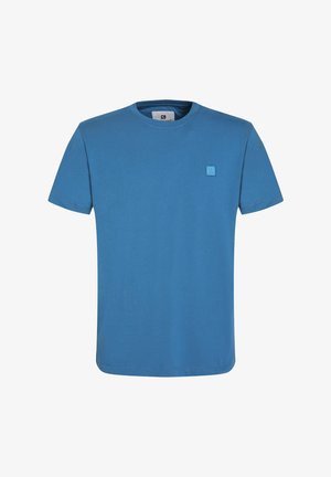 Niebieska bawełniana koszulka z krótkim rękawem i okrągłym dekoltem. Posiada małe, kwadratowe logo wyszyte w pobliżu klatki piersiowej. Gładka faktura.