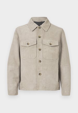 Vaaleanruskea nahkajakki, jossa on kaulus, etu-button suljenta ja kaksi rintataskua nappiläpillä. Sileä pinta ja muotoiltu istuvuus.