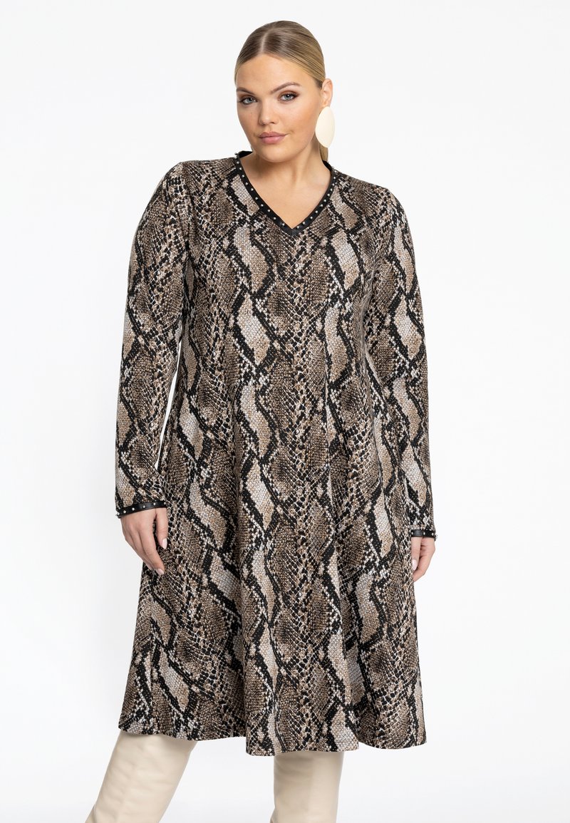 Langärmliges Kleid mit Schlangenprint, ausgestattet mit einem V-Ausschnitt und schwarzen Akzenten. Hergestellt aus einem strukturierten Stoff mit A-Linien-Silhouette.