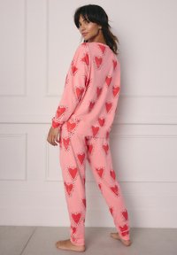 Next SET PRINT LONG SLEEVE - REGULAR FIT - Nattøj sæt - pink heart