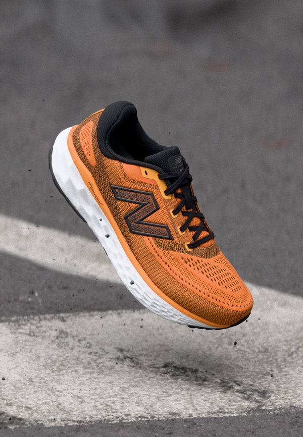 FRESH FOAM X EVOZ V4 - Road running shoes - sizzle4