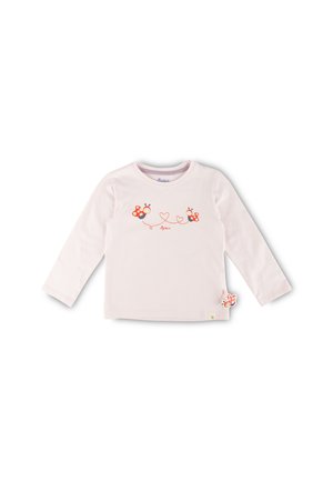 Hellrosa Langarmshirt aus Baumwolle, mit roten Marienkäfergrafiken und Herzen auf der Vorderseite, sowie einem Akzentetikett an der Seite.