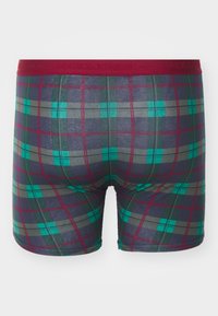 Herren-Boxershorts mit einem karierten Muster in Dunkelgrün, Petrol und Grau, sowie einem bordeauxroten elastischen Bund.