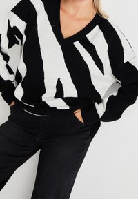 Vero Moda Curve Svetr - black